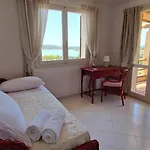 Sara فيلاّسيمِيوس